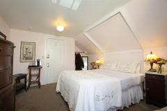 room-olallieberry-bedroom