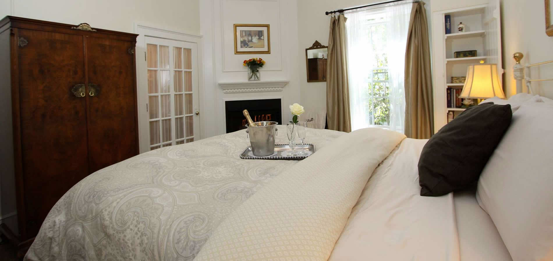 cambria bed and breakfast inn with romantic guest rooms with bed and fireplace