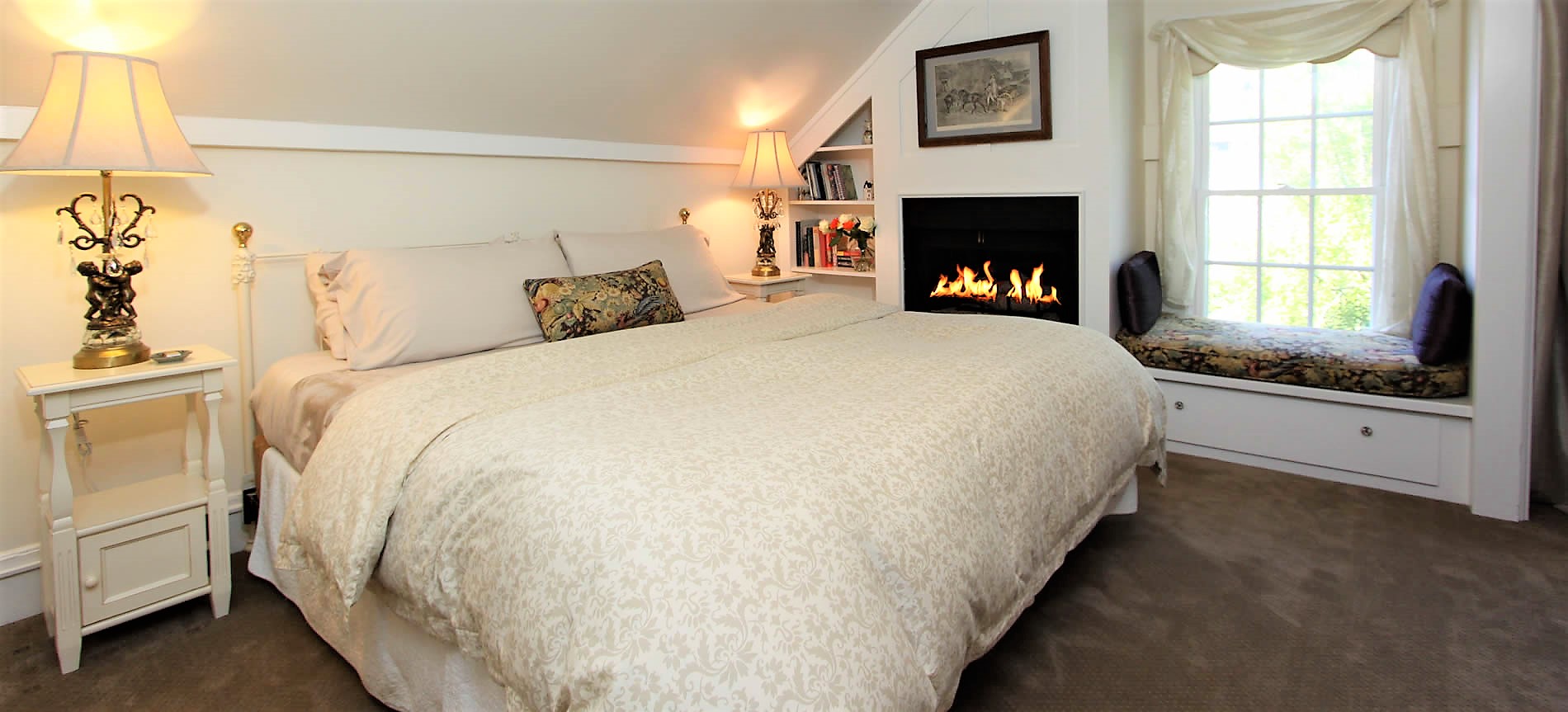 cambria bed and breakfast guestroom with bed and fireplace