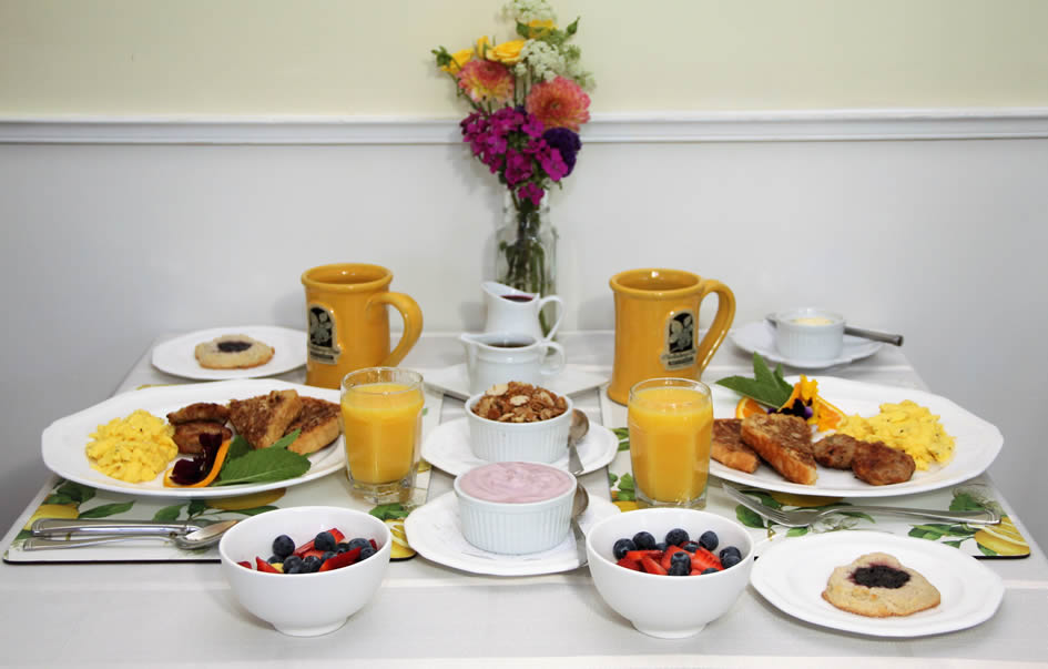 cambria bed and breakfast: breakfast setting with beautiful foods and juice